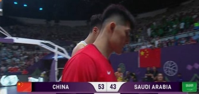 亚洲杯半场-胡金秋15分 王俊杰10+4+1 中国男篮领先沙特男篮10分